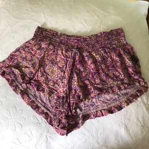 L.A. Hearts patterned flowy fashion shorts